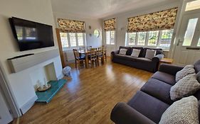 The Tea House - A Stones Throw From Beach